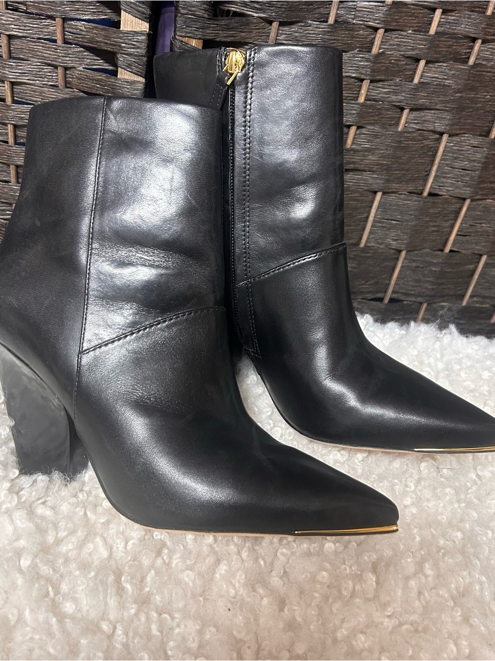 Tory Burch black genuine leather boots with wide heel and gold detail size 7.5 - Picture 3 of 9